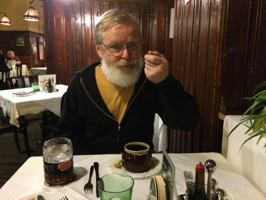Glenn having dinner at D'Landsknect, Porzellengasse.
